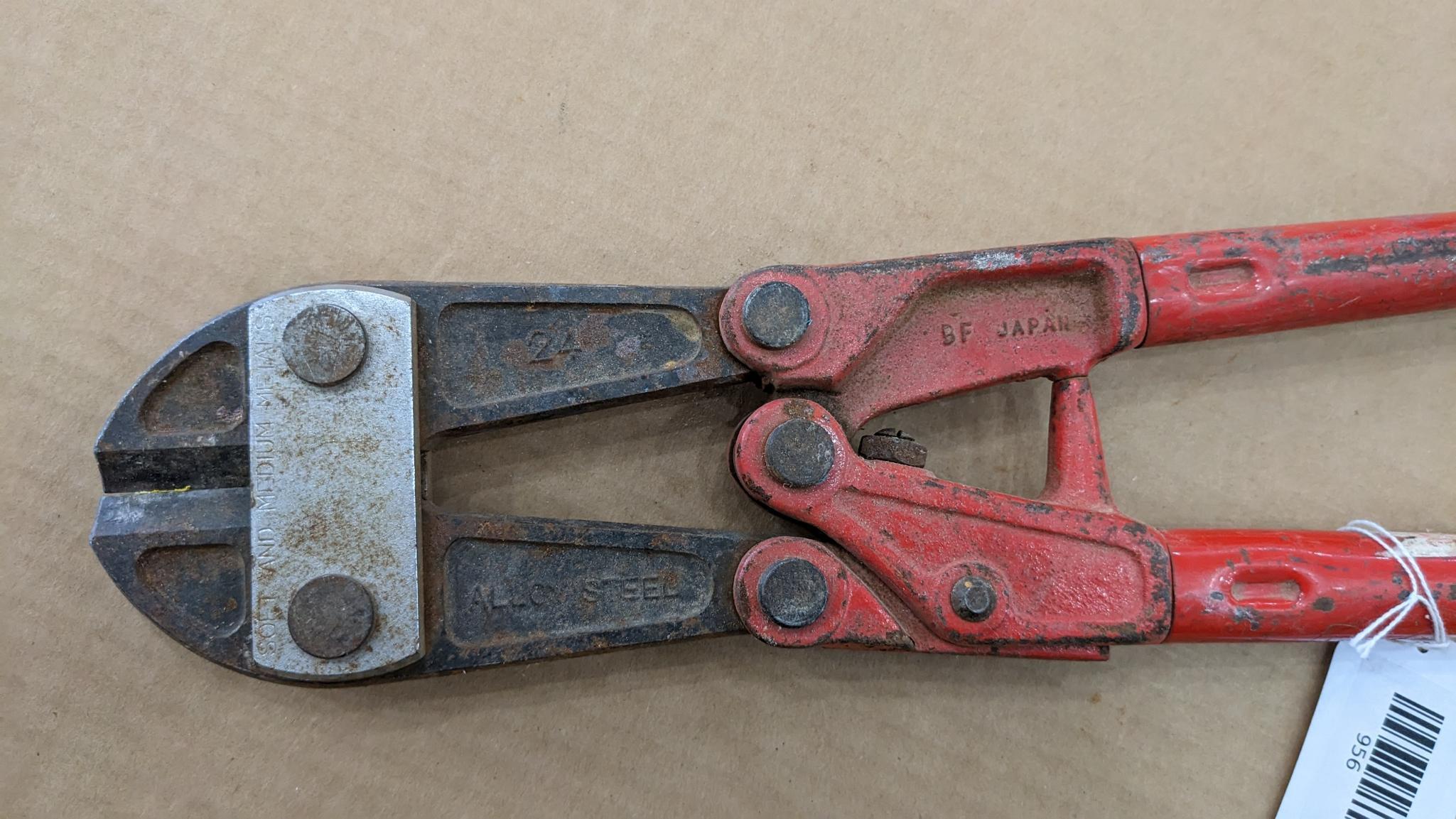 24" bolt cutters in good condition with a 1/16" even gap in the jaws.
