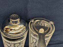 Great vintage bar set with drink mixing glasses and the perfect size glasses for beer tasting...make
