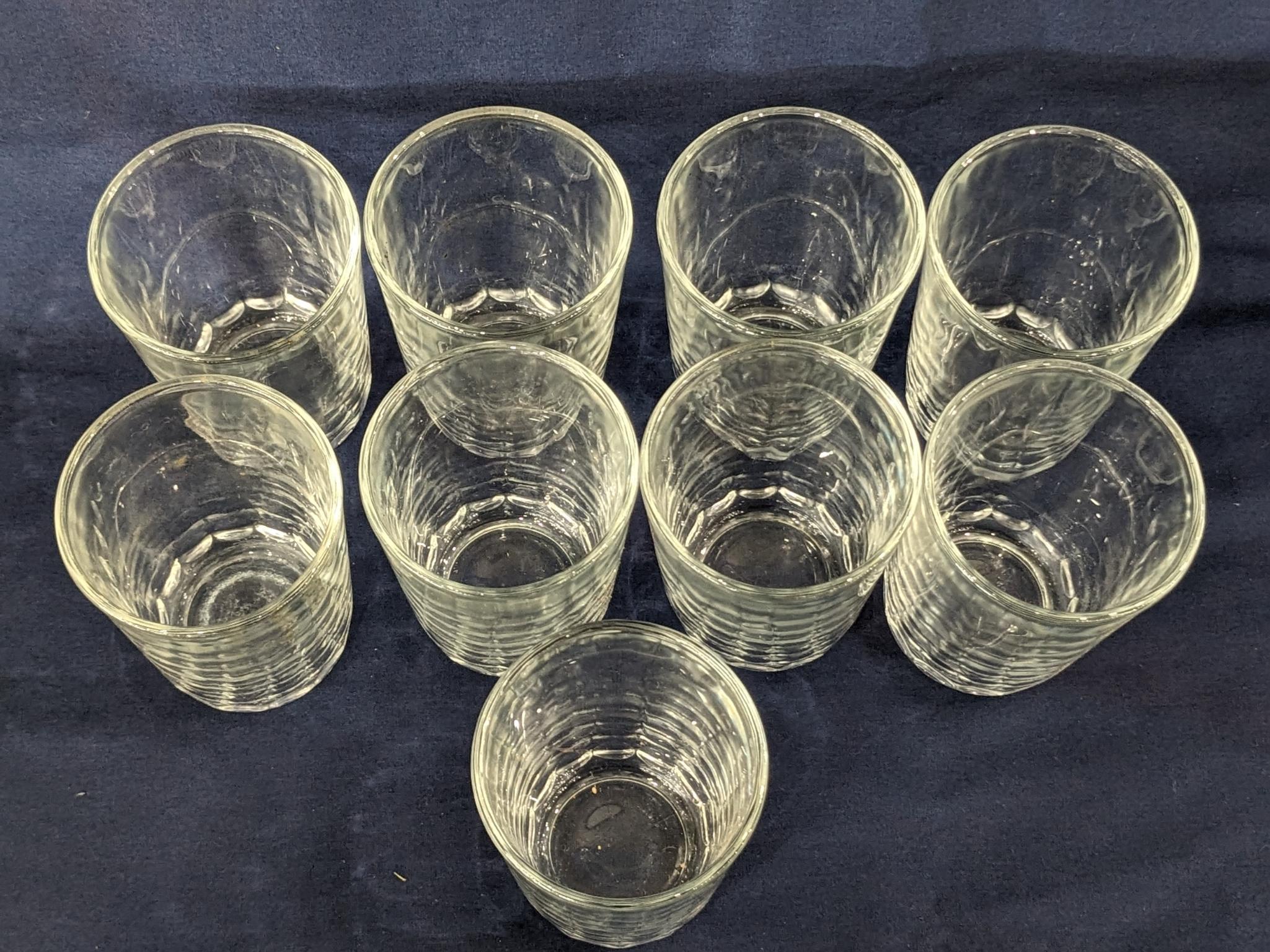 Great vintage bar set with drink mixing glasses and the perfect size glasses for beer tasting...make