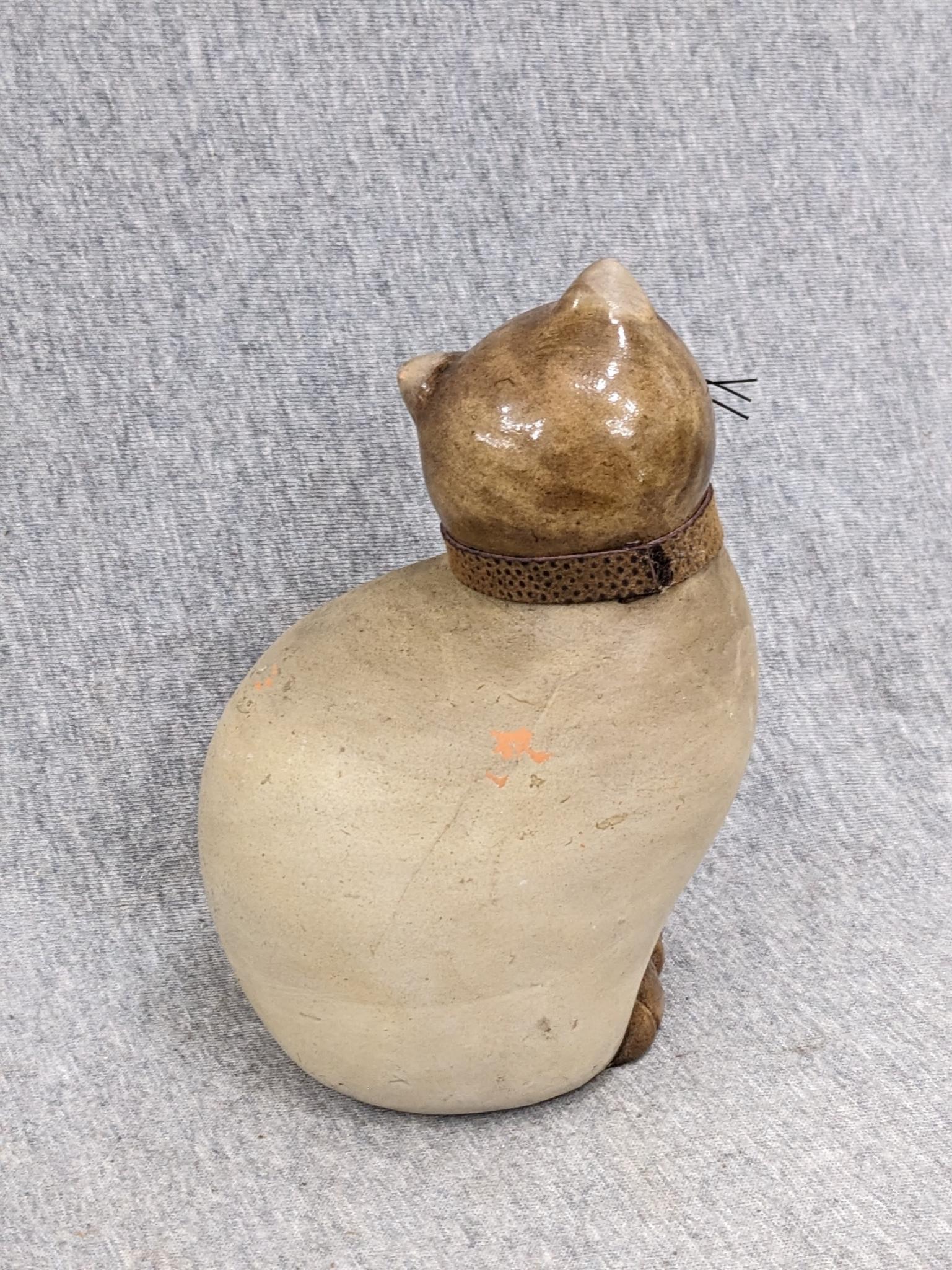 Pair of cat figurines in good condition stand 5-1/2" tall.