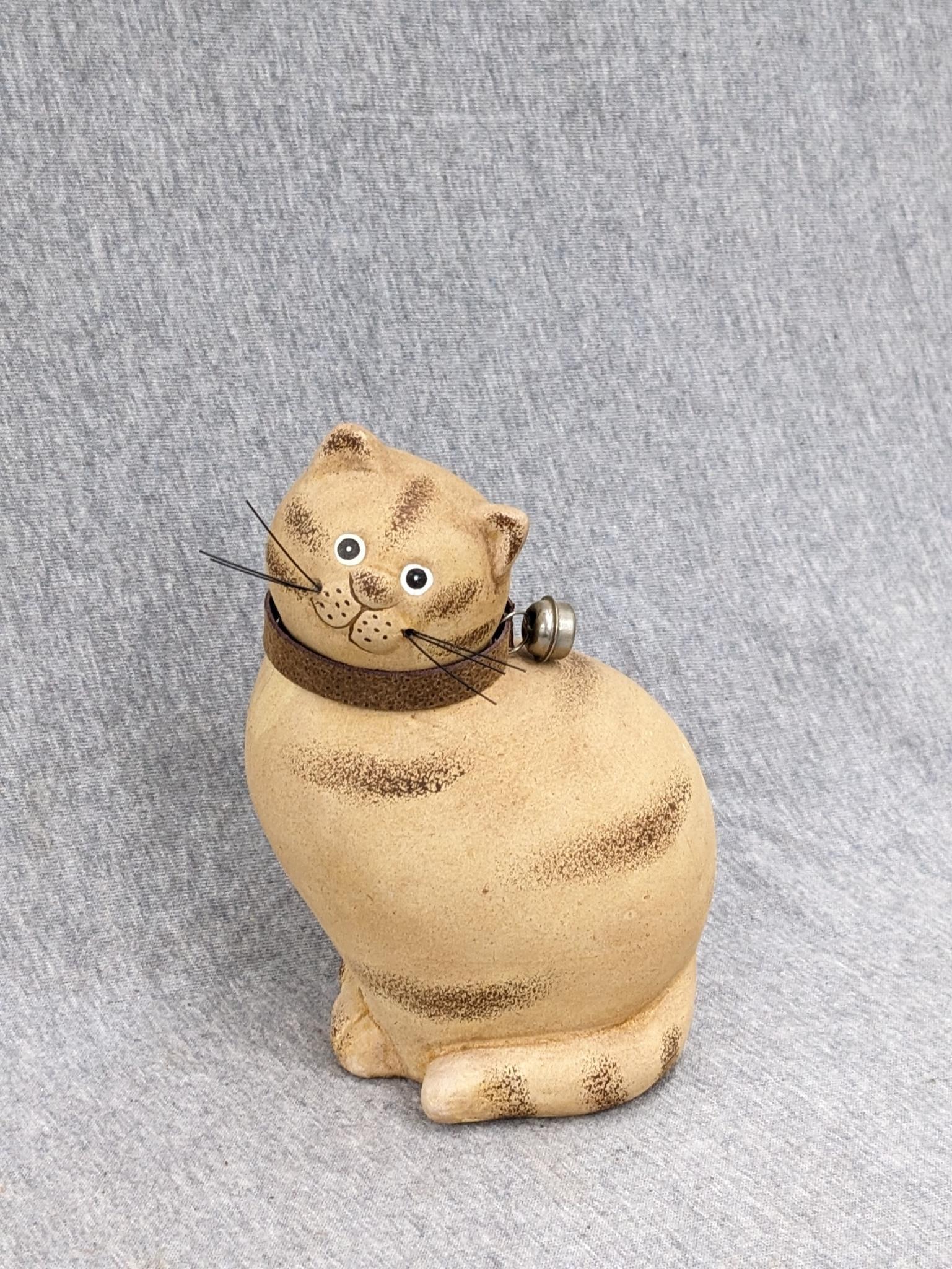Pair of cat figurines in good condition stand 5-1/2" tall.