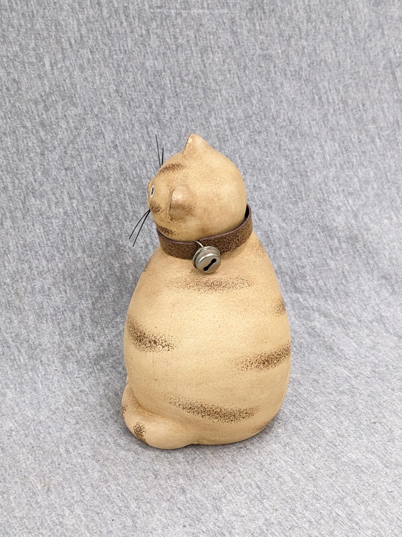 Pair of cat figurines in good condition stand 5-1/2" tall.