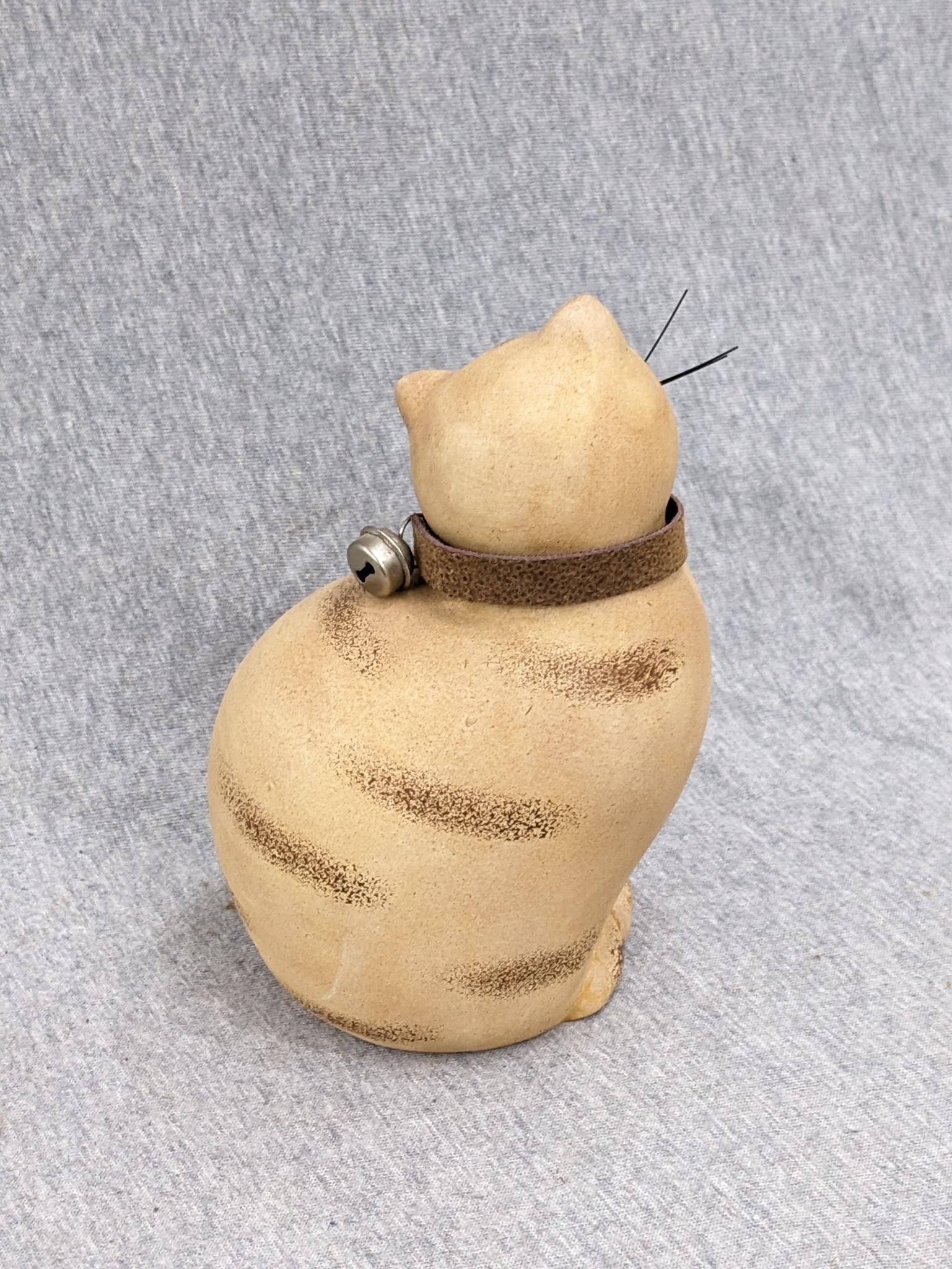 Pair of cat figurines in good condition stand 5-1/2" tall.