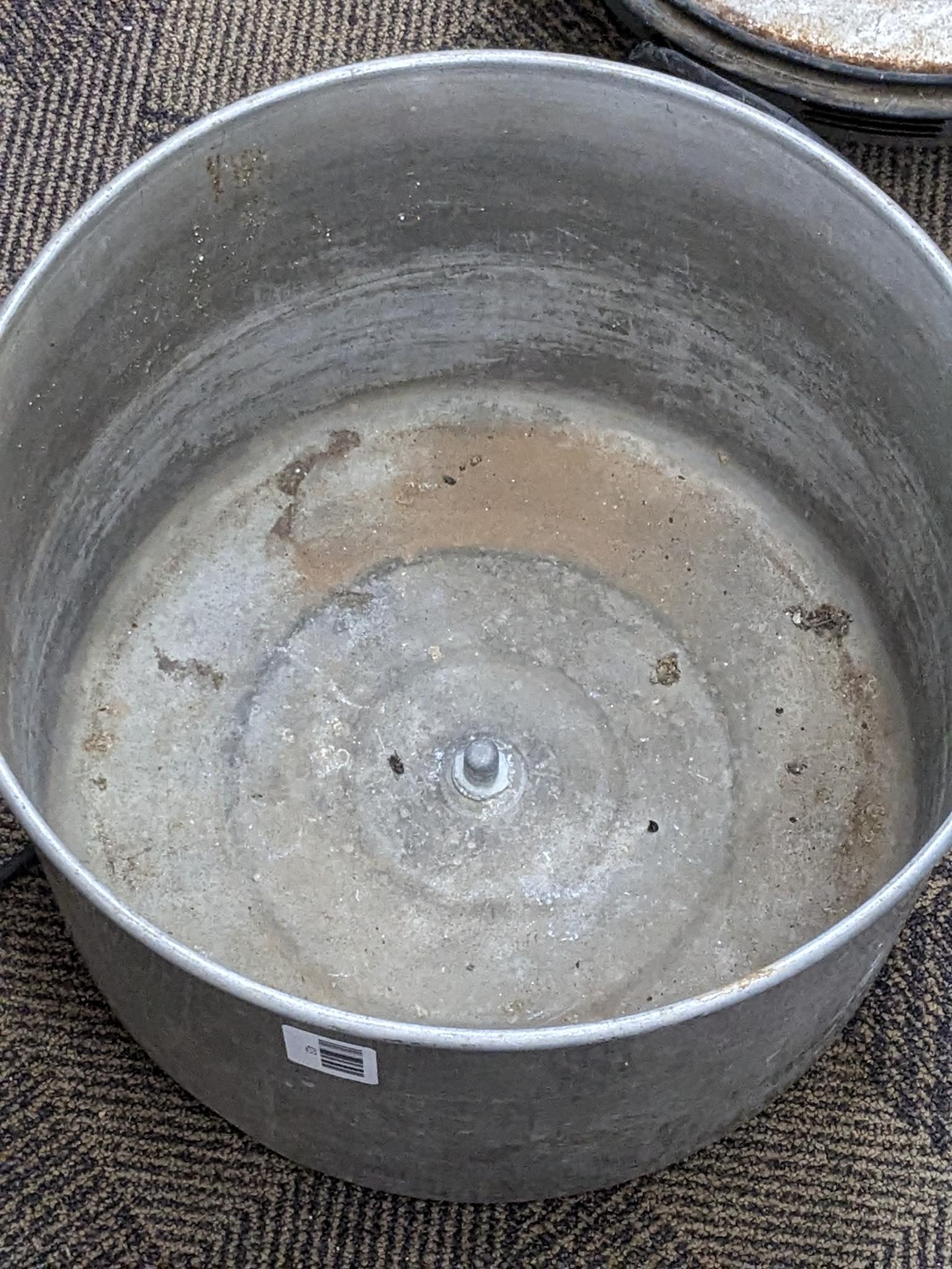 Old Handy Hot stovetop washing machine with original wringer. Neat piece from when work was work 14"
