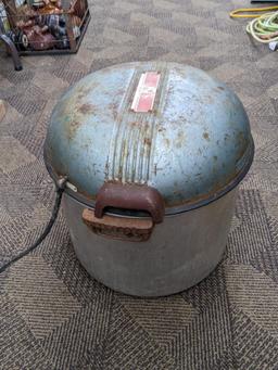 Old Handy Hot stovetop washing machine with original wringer. Neat piece from when work was work 14"