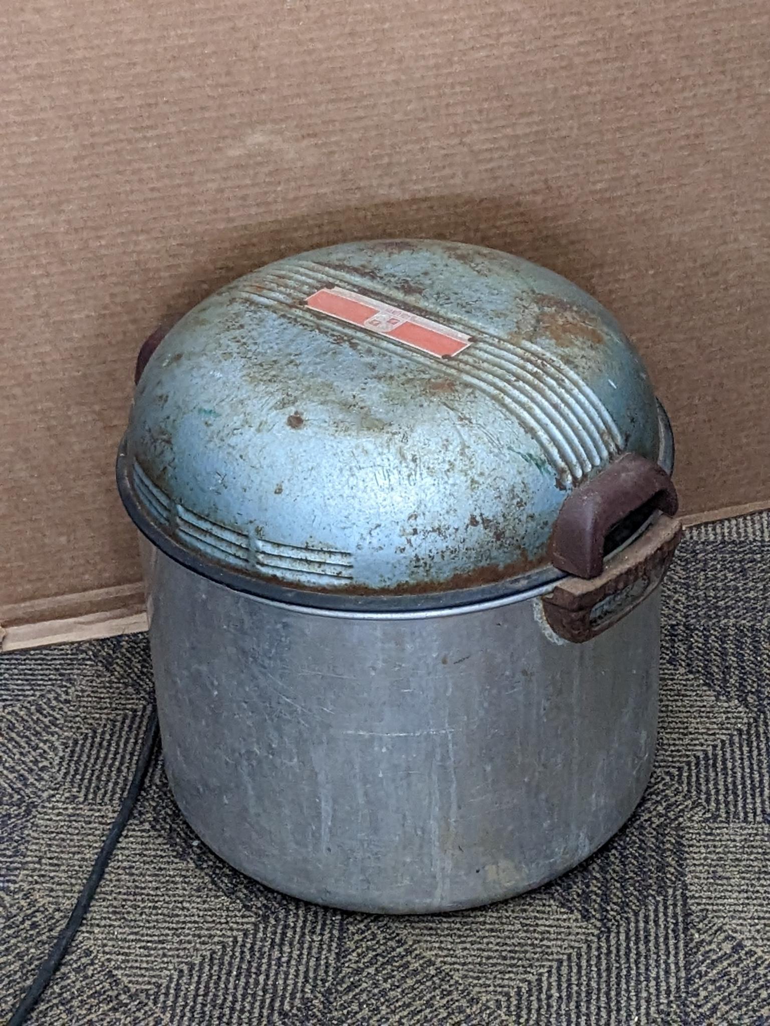 Old Handy Hot stovetop washing machine with original wringer. Neat piece from when work was work 14"