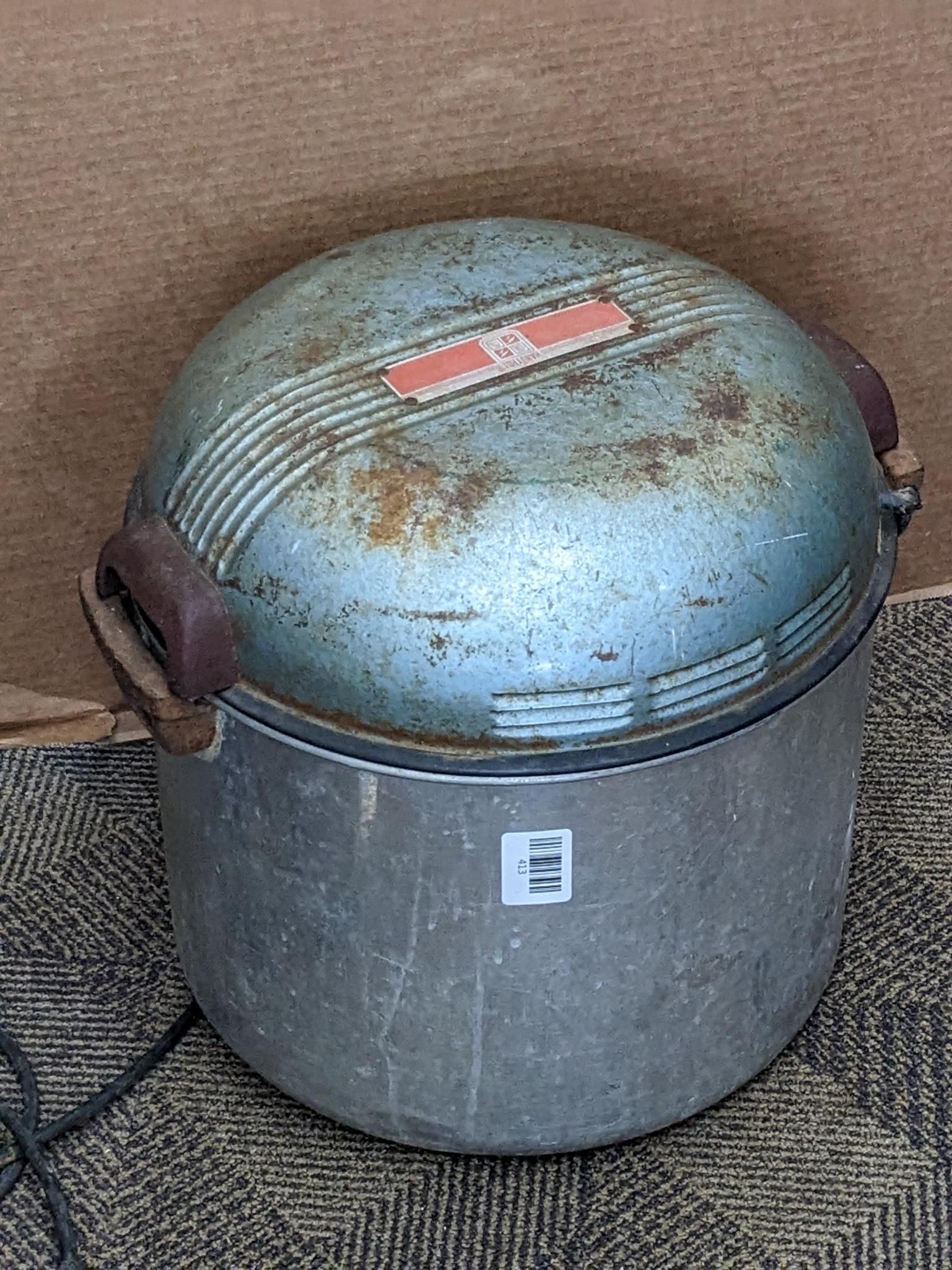 Old Handy Hot stovetop washing machine with original wringer. Neat piece from when work was work 14"