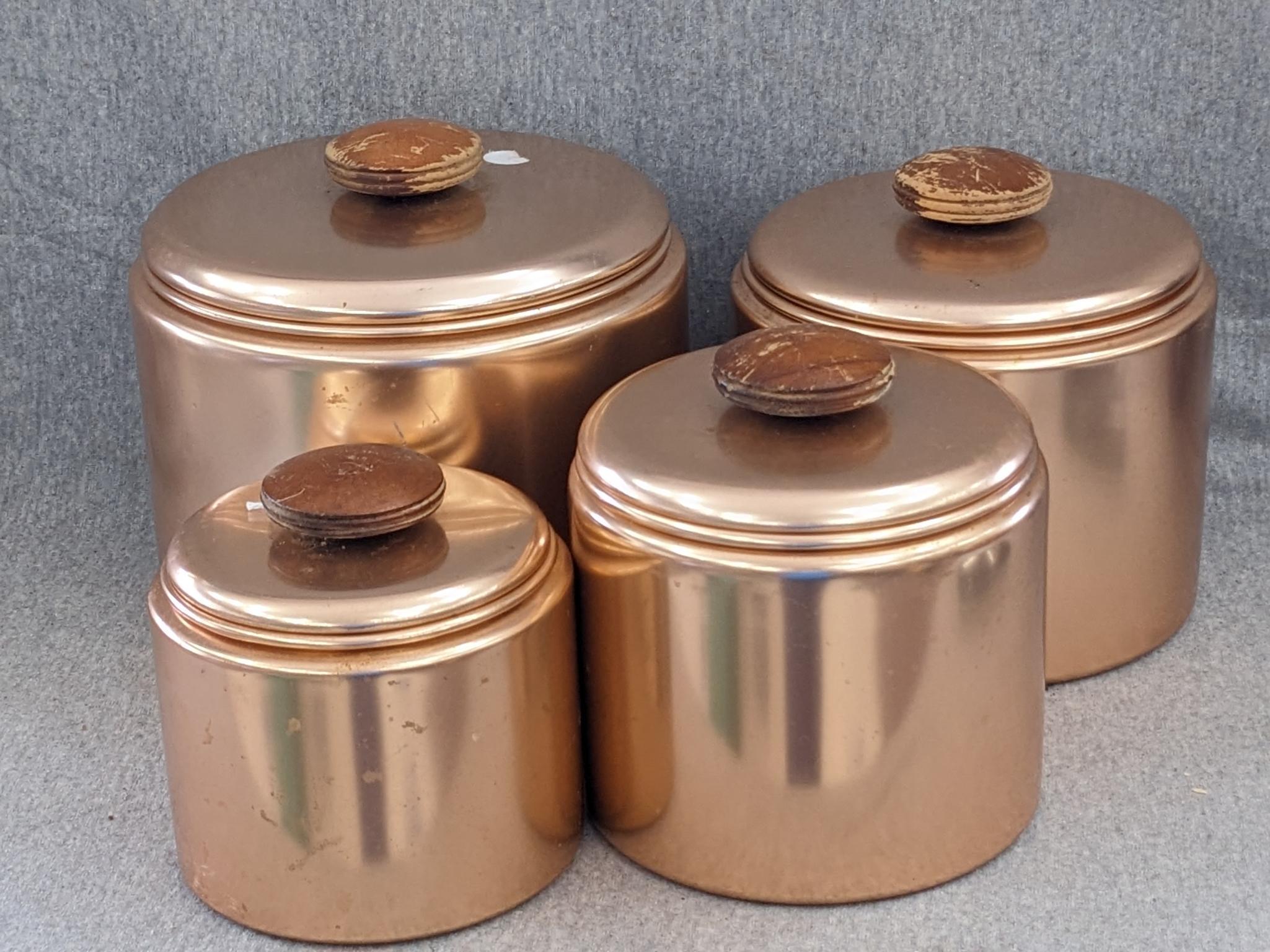 Set of Mirro rose gold canisters. Up to 4 qts. Knobs a little worn but canisters in good condition.