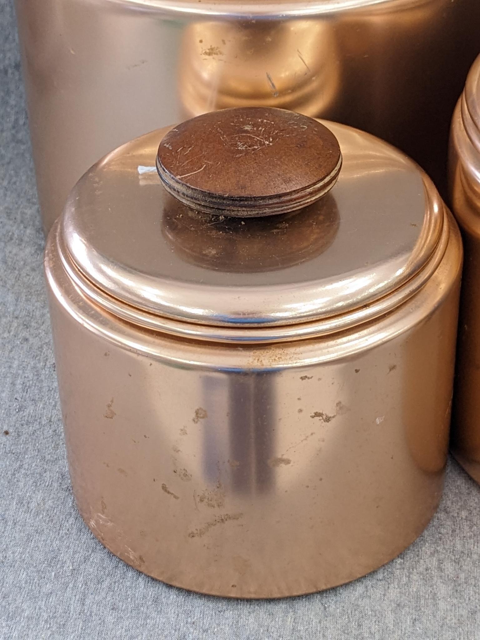 Set of Mirro rose gold canisters. Up to 4 qts. Knobs a little worn but canisters in good condition.