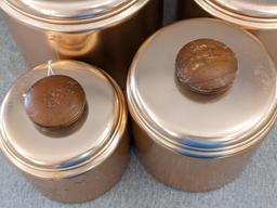 Set of Mirro rose gold canisters. Up to 4 qts. Knobs a little worn but canisters in good condition.