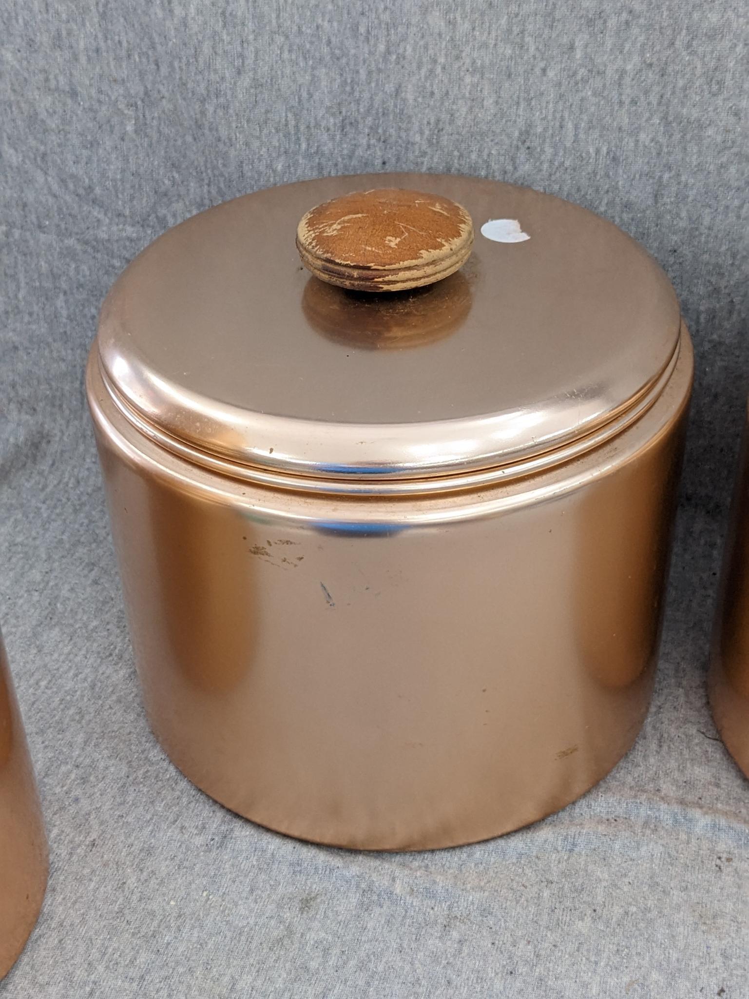 Set of Mirro rose gold canisters. Up to 4 qts. Knobs a little worn but canisters in good condition.
