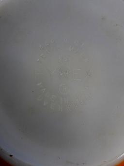 Pyrex Daisy Sunflower mixing bowl is 4qt in good condition.