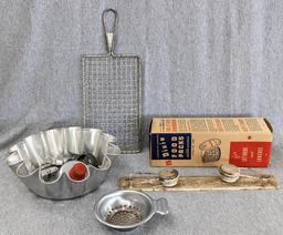 Vintage Dixie Food Packs containers in original box, jello mold, cookie cutters, juice strainer and