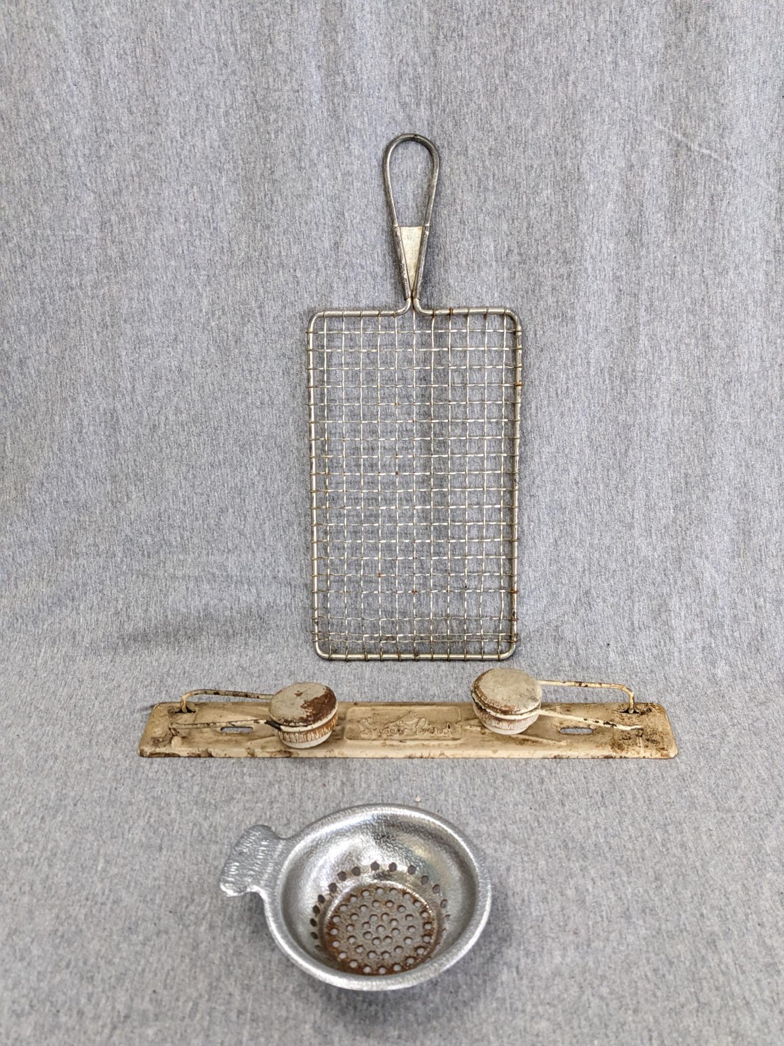 Vintage Dixie Food Packs containers in original box, jello mold, cookie cutters, juice strainer and