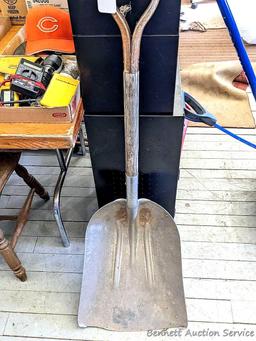 Nice grain scoop.