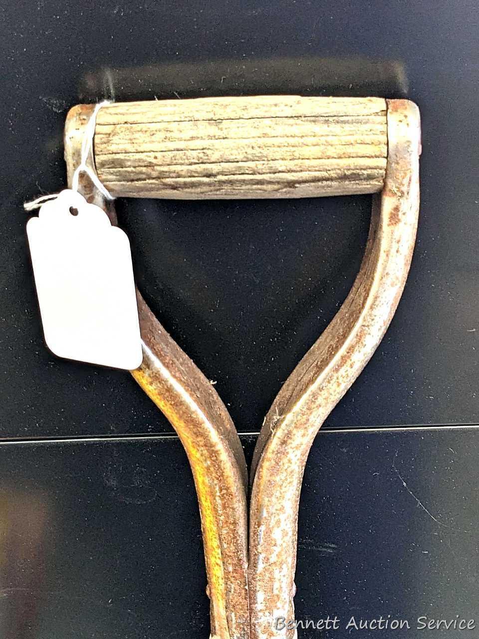 Nice grain scoop.