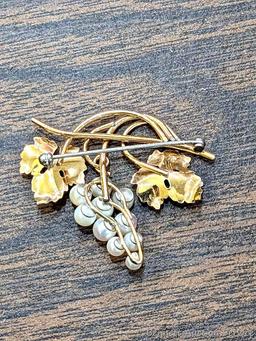 Vintage Krementz grape vine pattern brooch or pin, pretty necklace with dainty chain and clasp