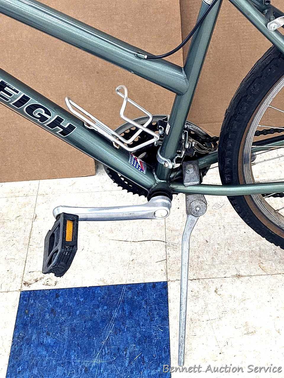 Shimano Raleigh SC30 Sport Comfort bike with 7 speeds. Features easy to adjust seat, back tire cargo