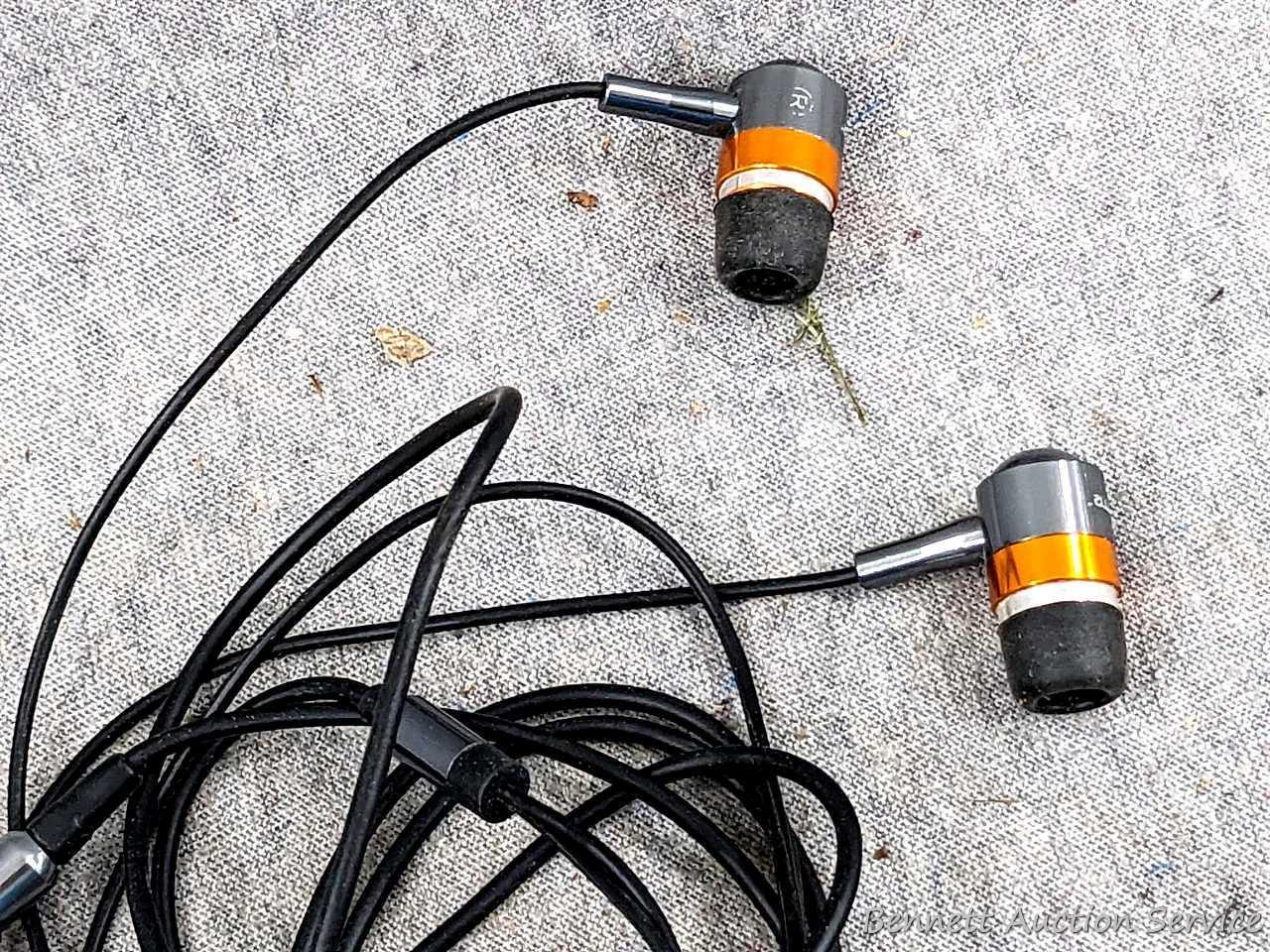 Latte Ice mp3 Player 8GB: Built-in FM Transmitter; Belkin FM Transmitter, and WECC wireless speaker.