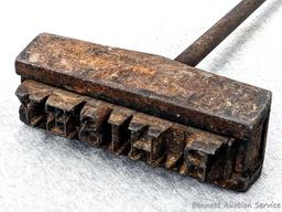 The Hanson model T branding iron, presumably for wooden crates or other products. "R. Hisey"