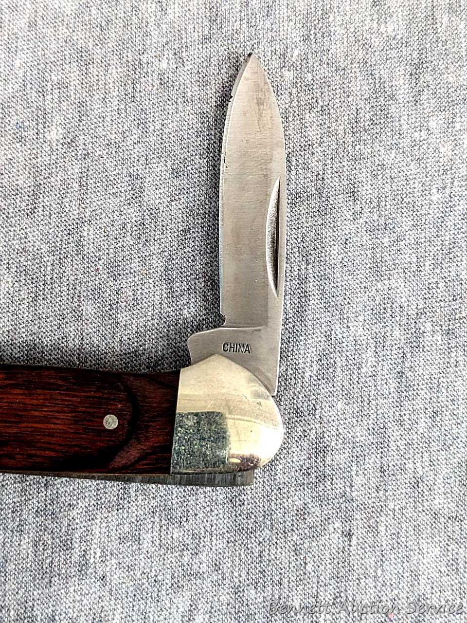 Folding Buck blade pocket knife, handle measures 3-3/4" long. Buck 389, blades are tight as are