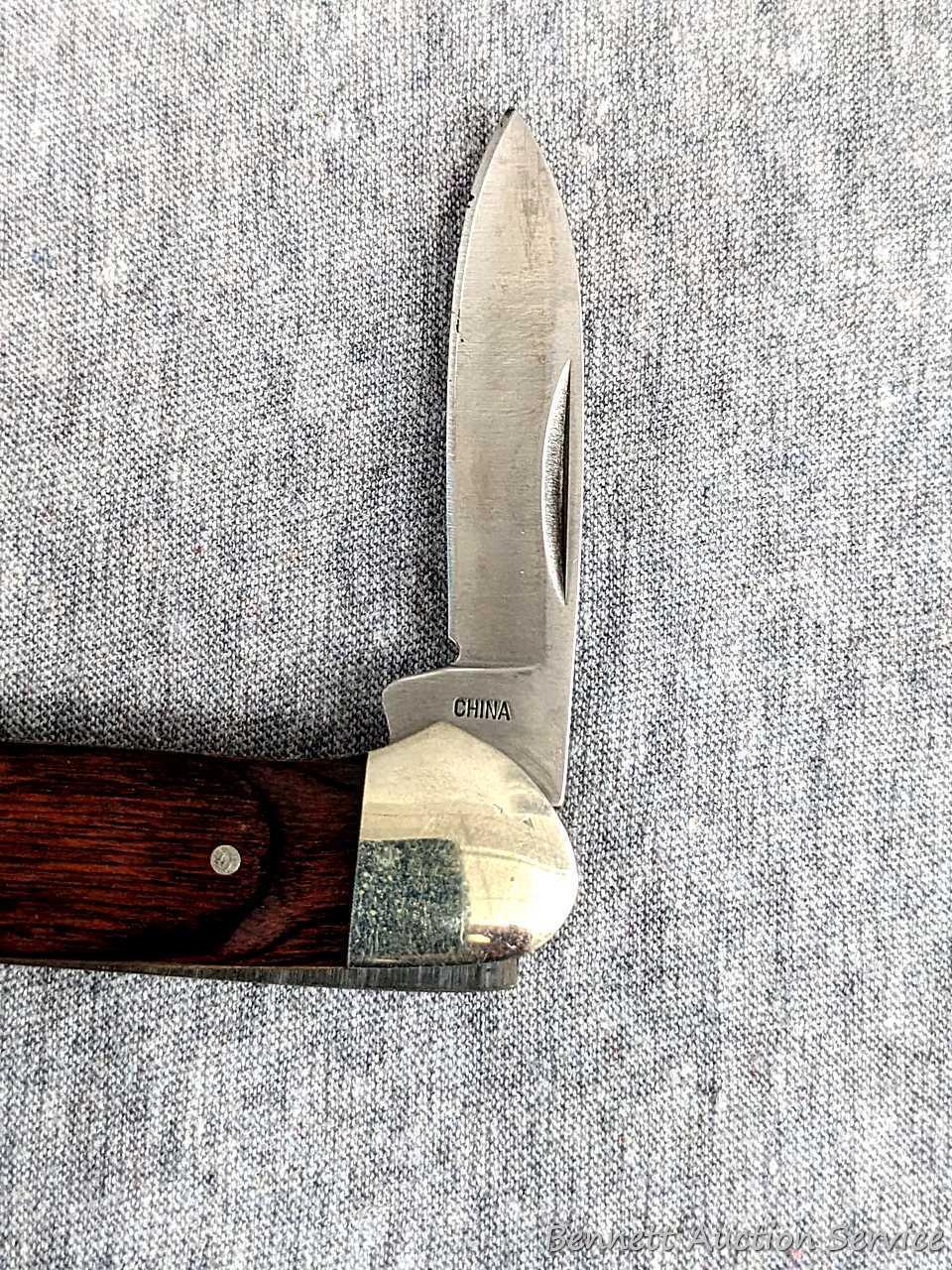 Folding Buck blade pocket knife, handle measures 3-3/4" long. Buck 389, blades are tight as are