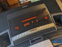 Nordic Track Elite zi Durastride treadmill is a Space Saver model. Unit works and looks in very good