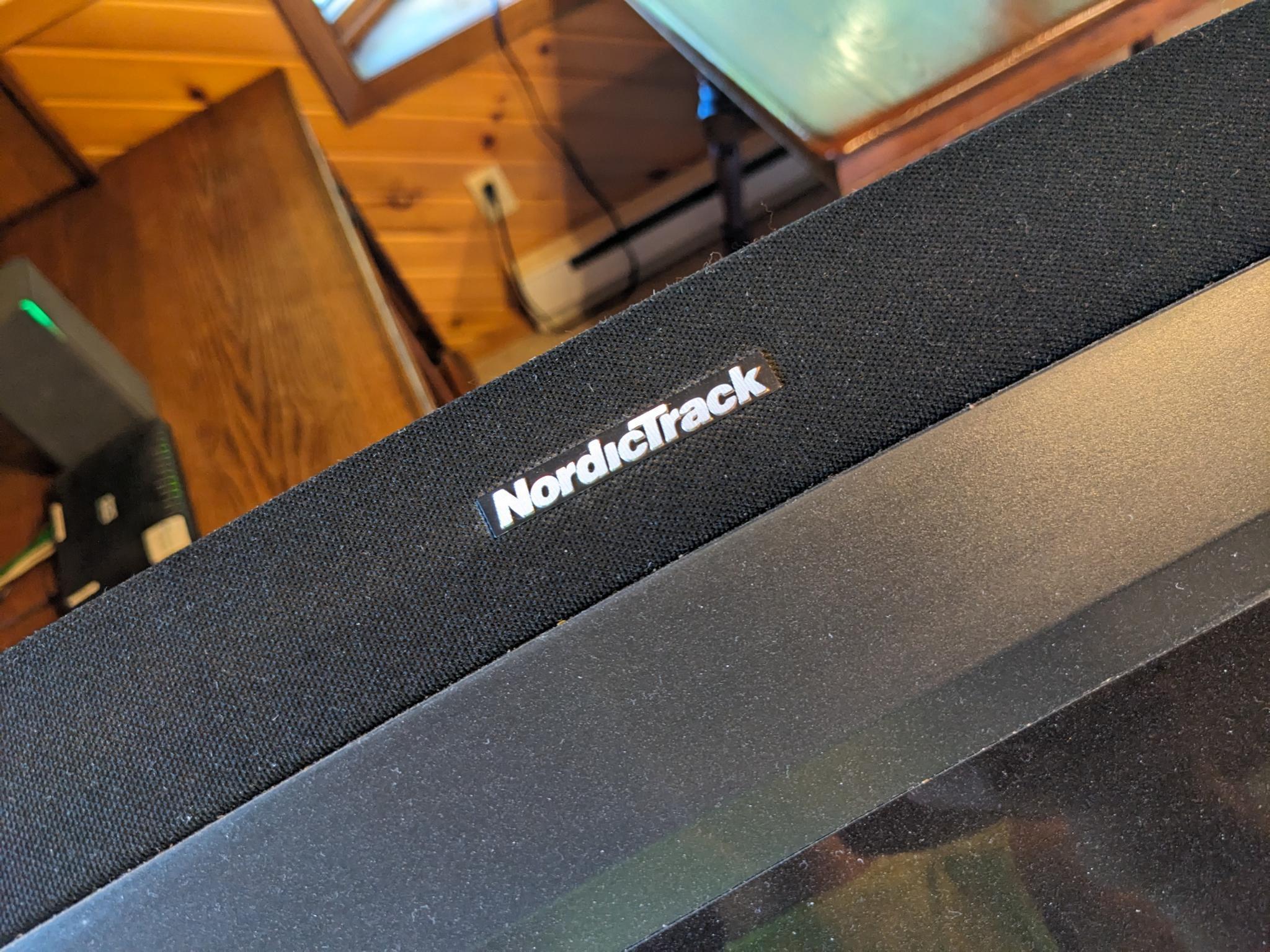 Nordic Track Elite zi Durastride treadmill is a Space Saver model. Unit works and looks in very good