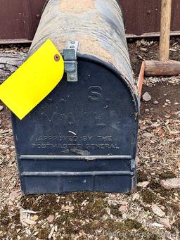 Nice big mailbox measures 2' x 11" wide x 15" high.
