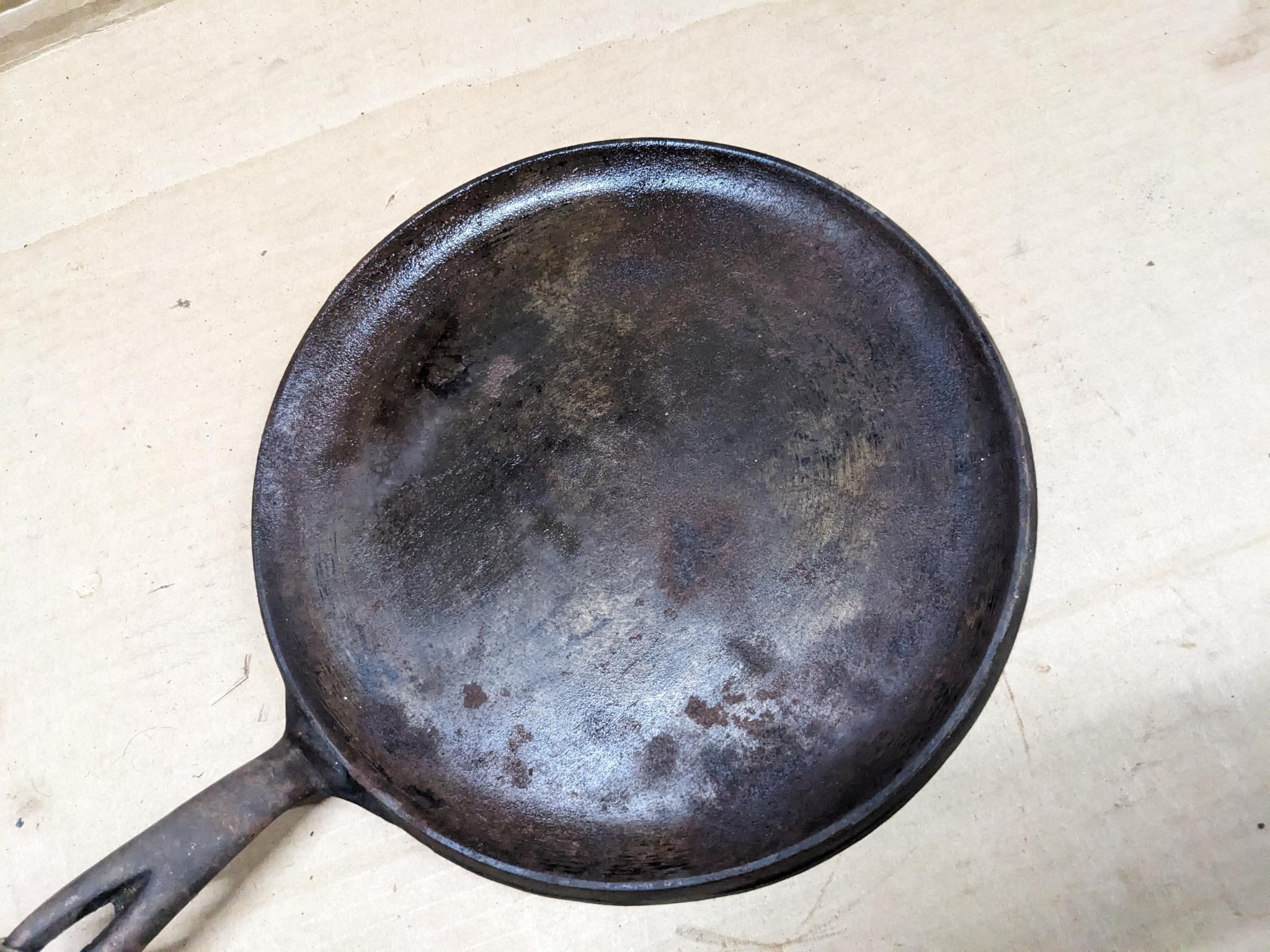 Wagner Ware Sidney, O cast iron griddle is marked 1109B.