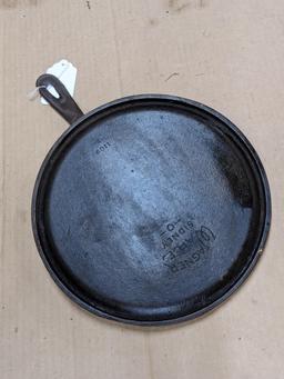 Wagner Ware Sidney, O cast iron griddle is marked 1109B.