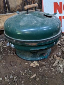 Meco tailgate grill is about 1-1/2' across.