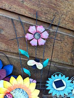 Garden stakes and hangings up to 3'.
