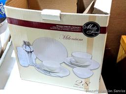 Moda Fina Millenium stoneware 4 piece place setting includes 9-1/2" dinner plate, 6" dessert, bowls,