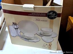 Moda Fina Millenium stoneware 4 piece place setting includes 9-1/2" dinner plate, 6" dessert, bowls,