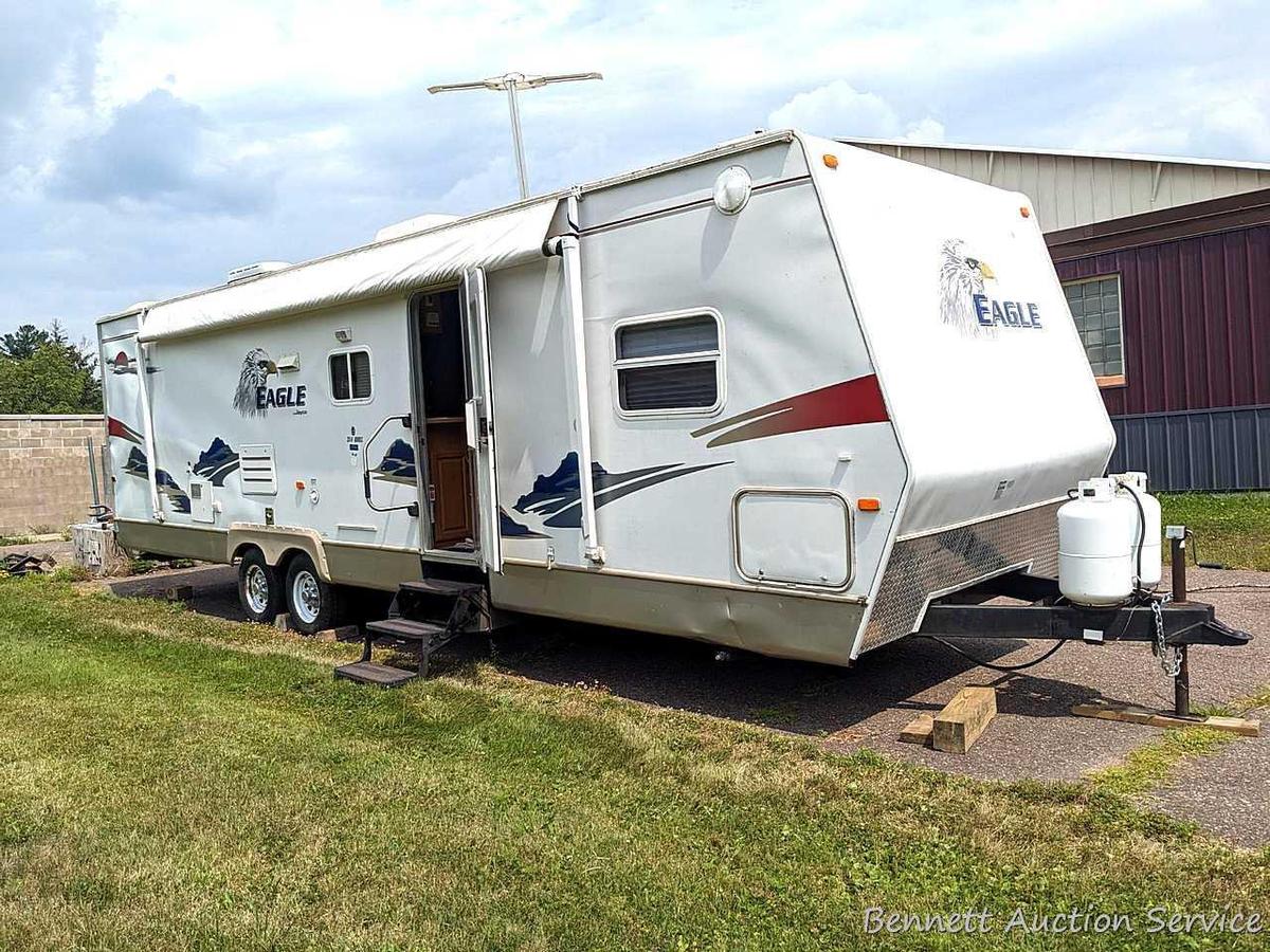 Jayco Eagle 314 BHDS slide-out camper has three beds, bathroom with shower...