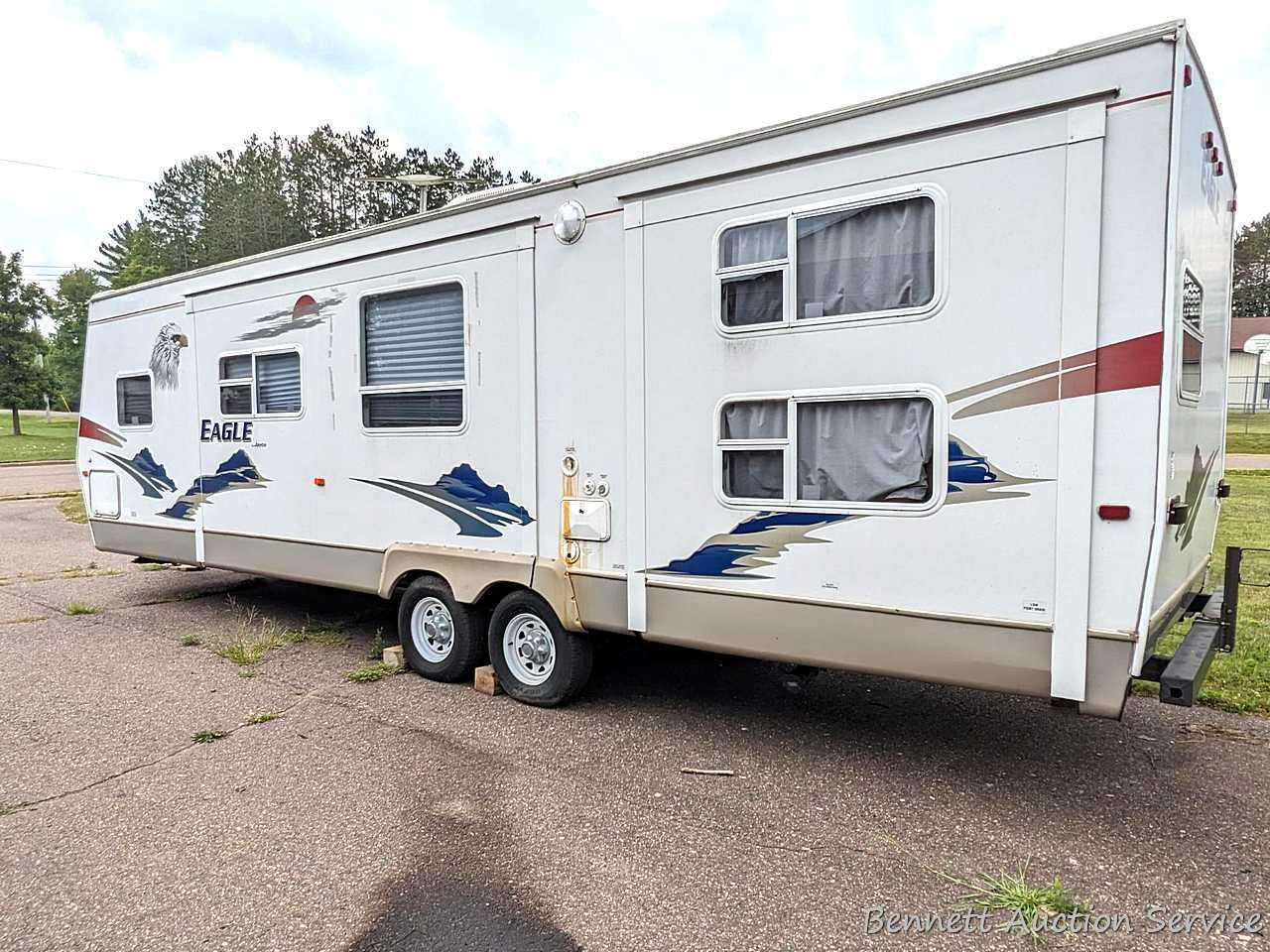 Jayco Eagle 314 BHDS slide-out camper has three beds, bathroom with shower...