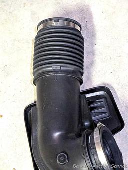 Seller notes 2020 Chevy STD Silverado air cleaner, also has cab light and more.