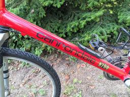 Men's Cannondale Mountain 700 bicycle is in very good condition. Bike measures 25" from handle bar