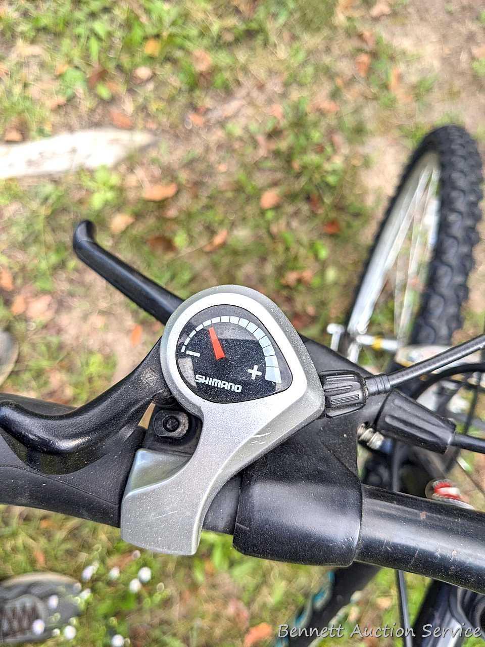 Schwinn Woodlands mountain bicycle is in good shape. Bike measures 23" from handle bar to seat. Nice