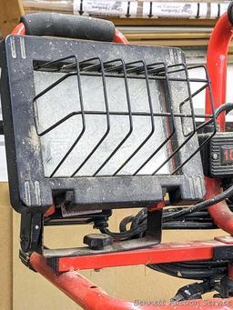 Husky 1000W work light set with dual lights, extendable poles, collapsing tripod and carry handle.