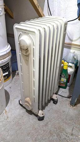 DeLonghi rolling heater, is type H250715L, turns on, heats, and measures 13"x10"x26" tall.