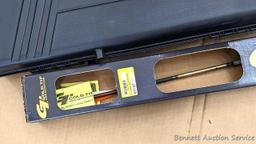 Gold Tip Pro Hunter 5575 arrow, and a nice Dosko Sport Bow Guard FL Series hard case that holds up