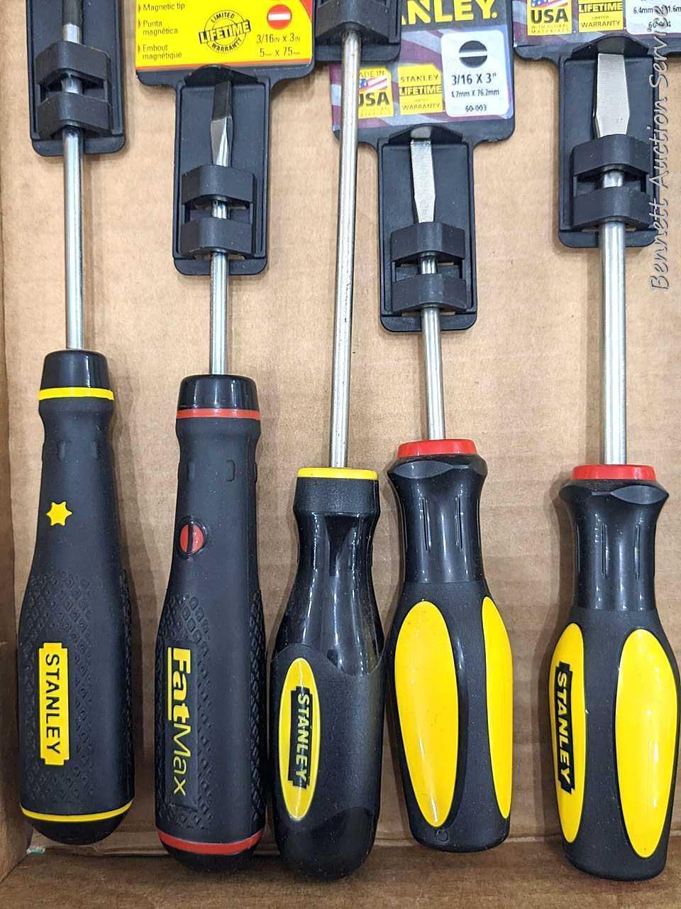 Stanley screwdrivers incl Phillips heads, slotted heads, T15, T20, T25. Also comes with stubby