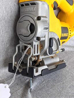 Nice DeWalt Heavy Duty XRP Model DC330 cordless variable speed jig saw has orbital or straight