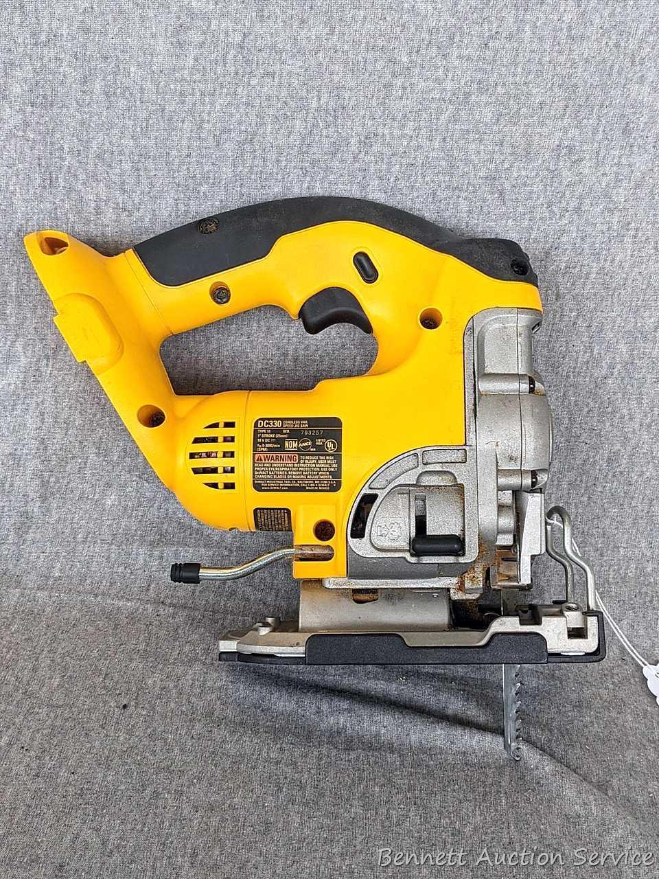 Nice DeWalt Heavy Duty XRP Model DC330 cordless variable speed jig saw has orbital or straight