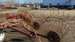 HODG-BILT 10 WHEEL V CARTED RAKE