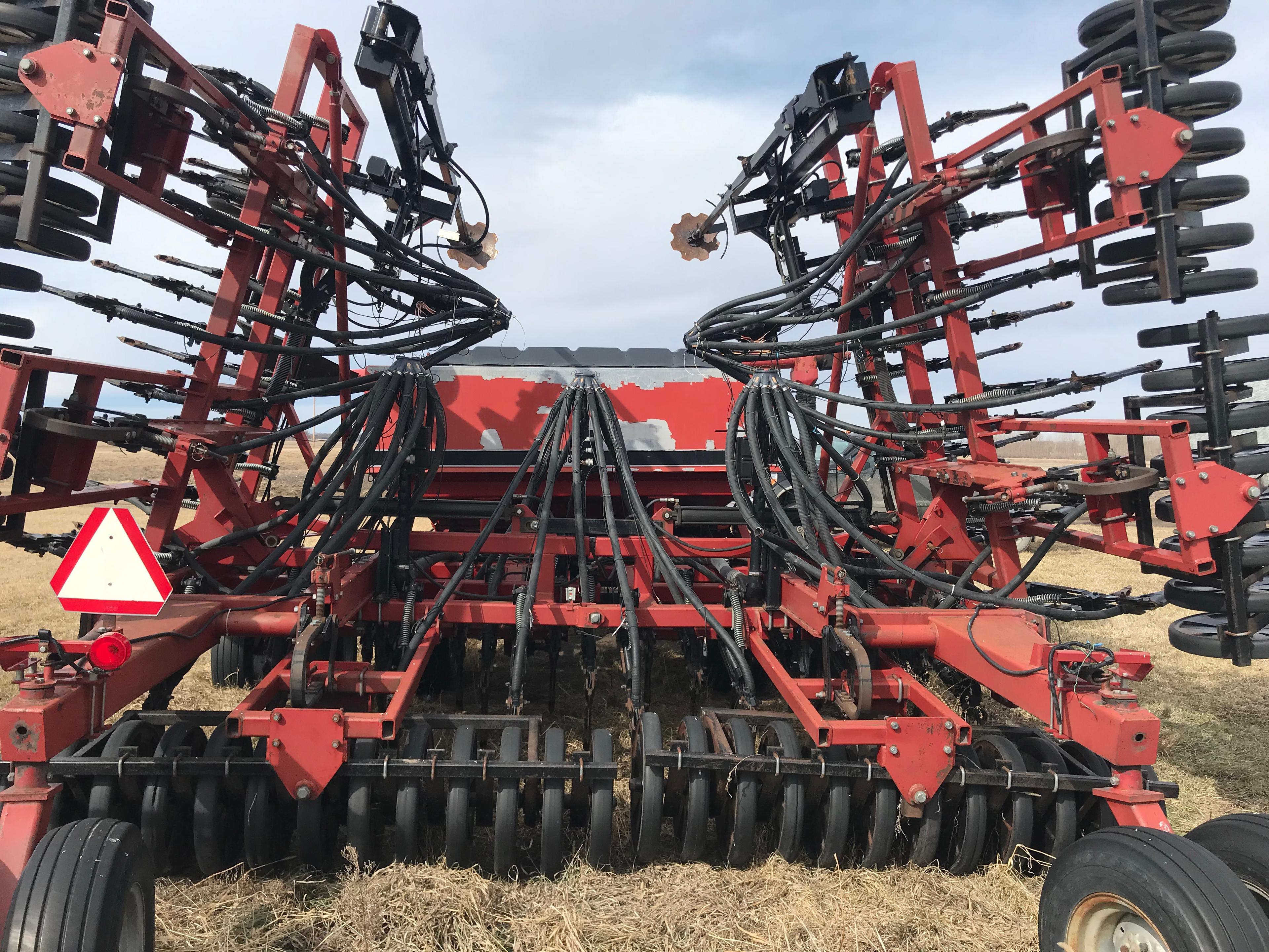 32' CASE IH 8500 AIR  HOE DRILL, FERT., POLY AUGER, MARKERS   ARGYLE AREA