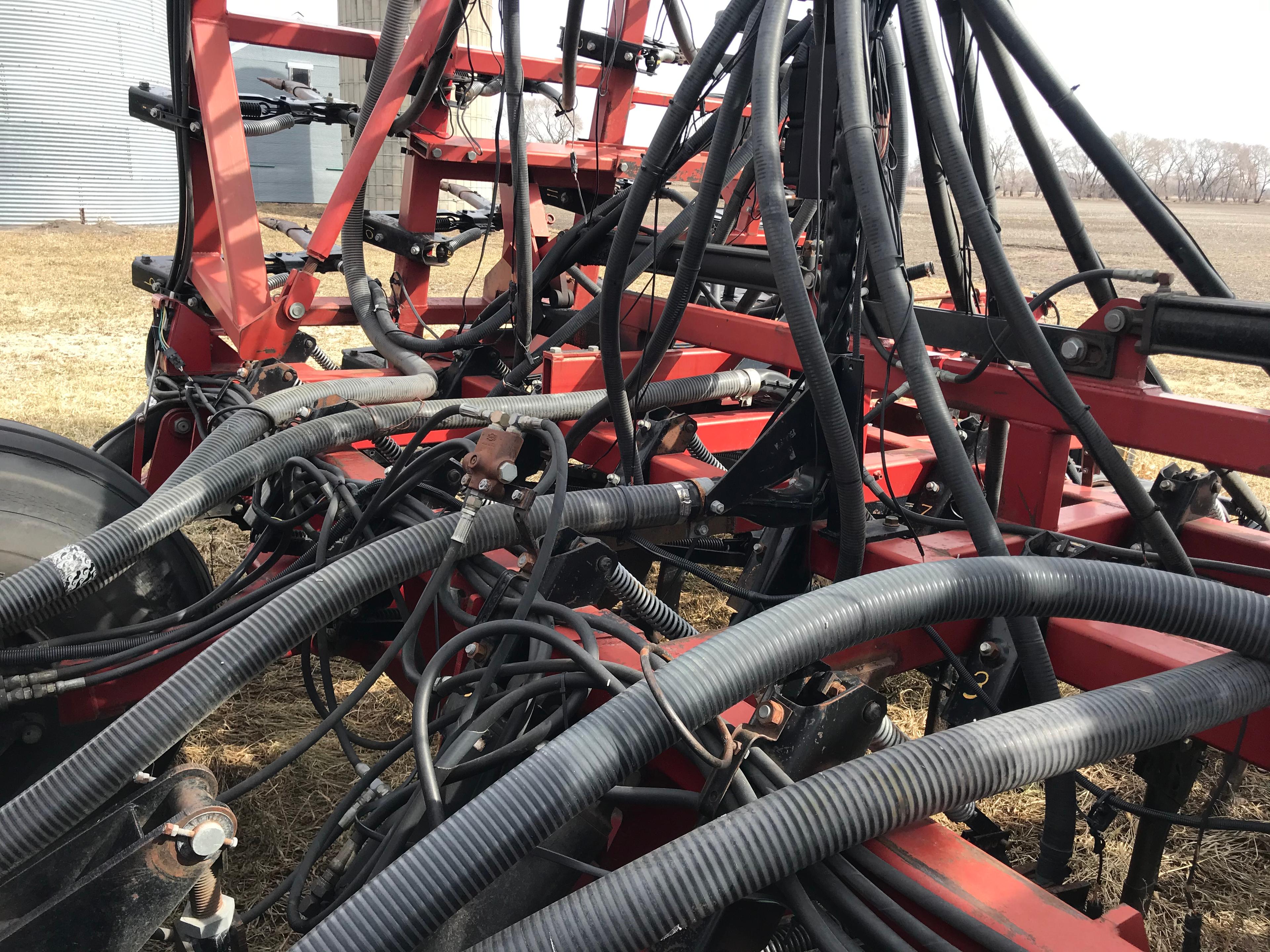 32' CASE IH 8500 AIR  HOE DRILL, FERT., POLY AUGER, MARKERS   ARGYLE AREA