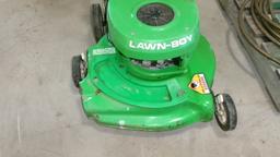 LAWN BOY 21" 2 CYCLE PUSH MOWER. runs